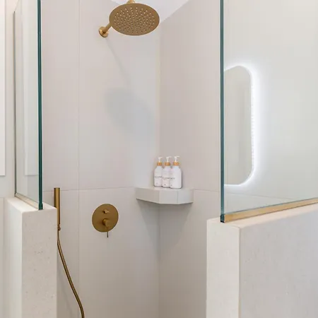 Roos Naxos * Agiassos